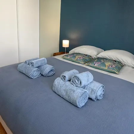 L Antre Ensoleillee Du Minotaure, Parking