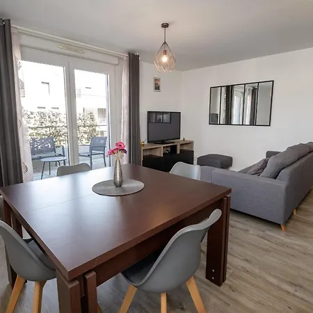 L Antre Ensoleillee Du Minotaure, Parking